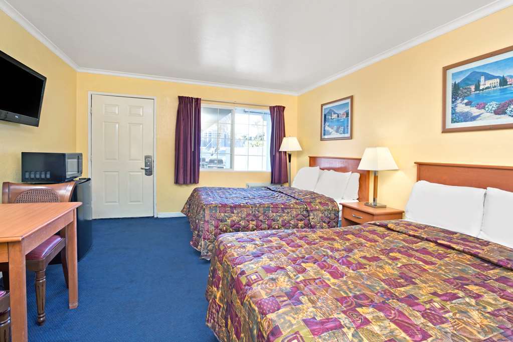 Knights Inn Santa Cruz Habitación foto