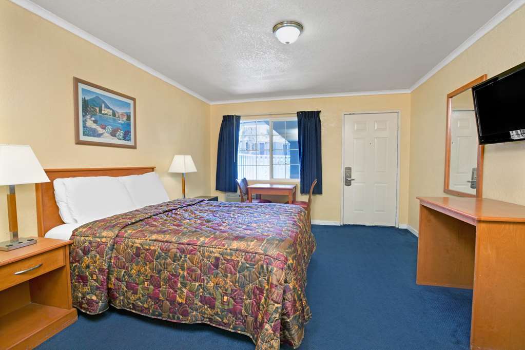 Knights Inn Santa Cruz Habitación foto