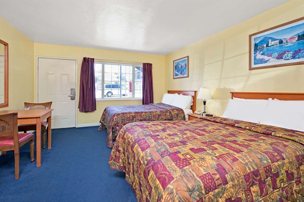 Knights Inn Santa Cruz Habitación foto