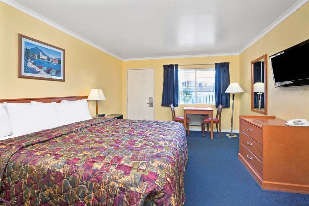 Knights Inn Santa Cruz Habitación foto